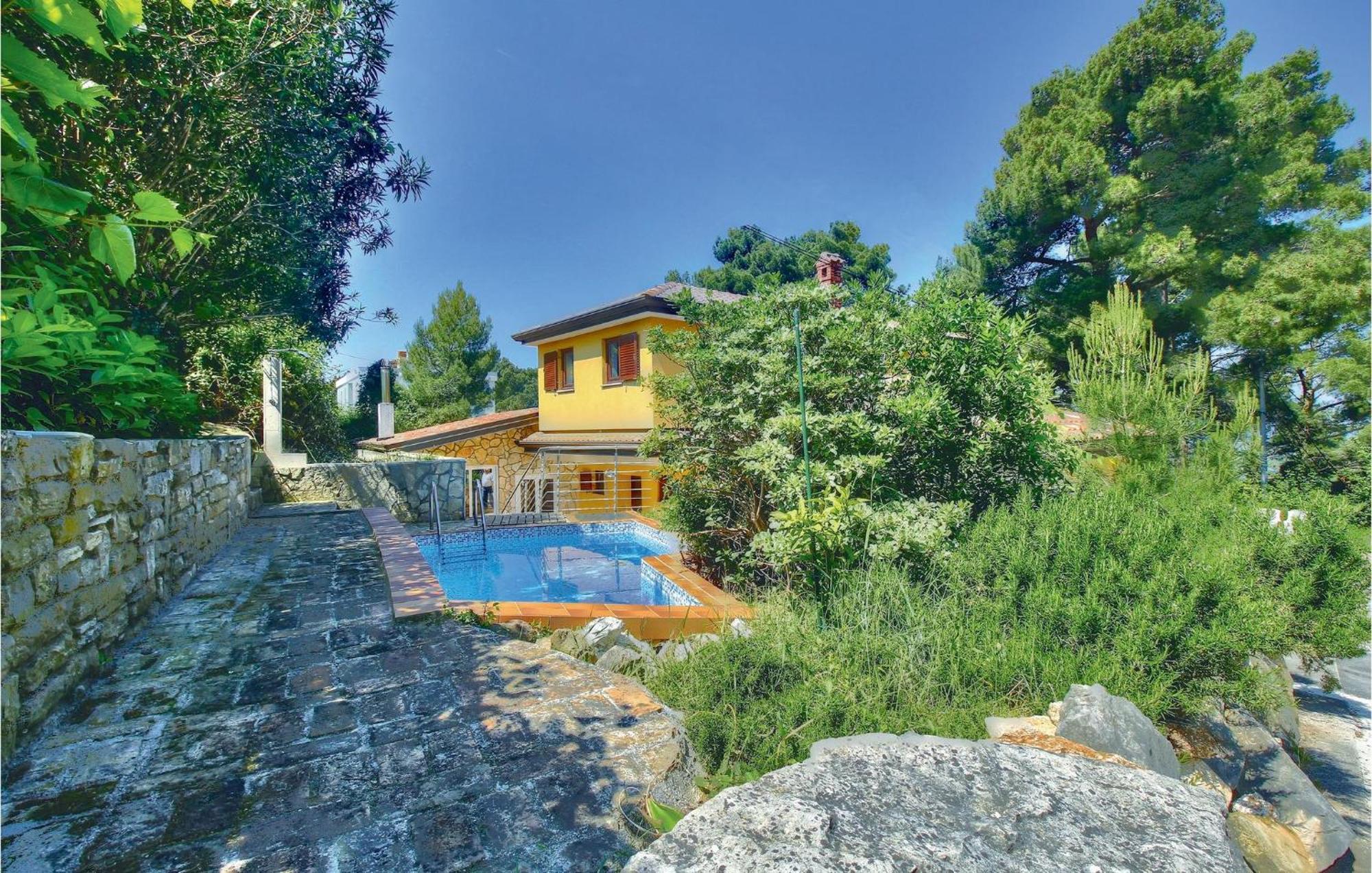 3 Bedroom Gorgeous Home In Buje Exterior photo